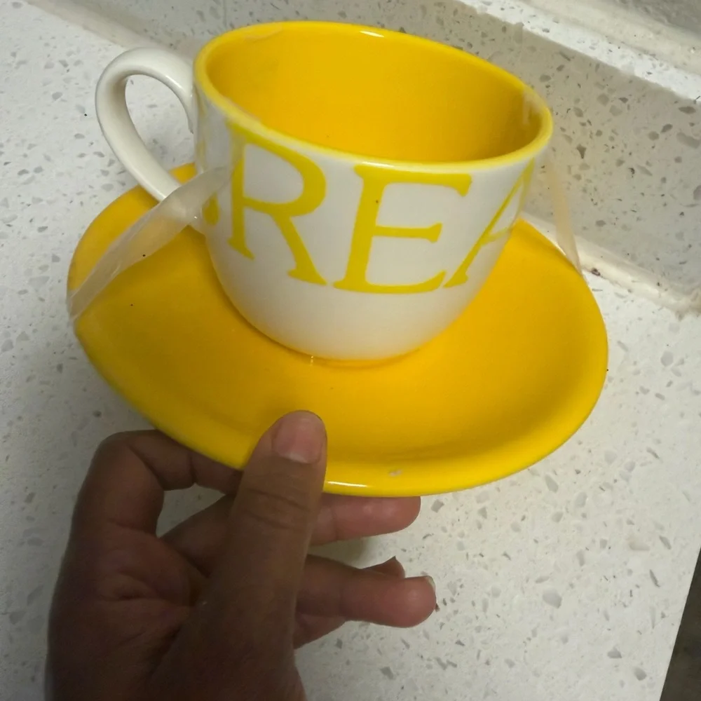 Crate&Barrel Yellow and White Mug‎
